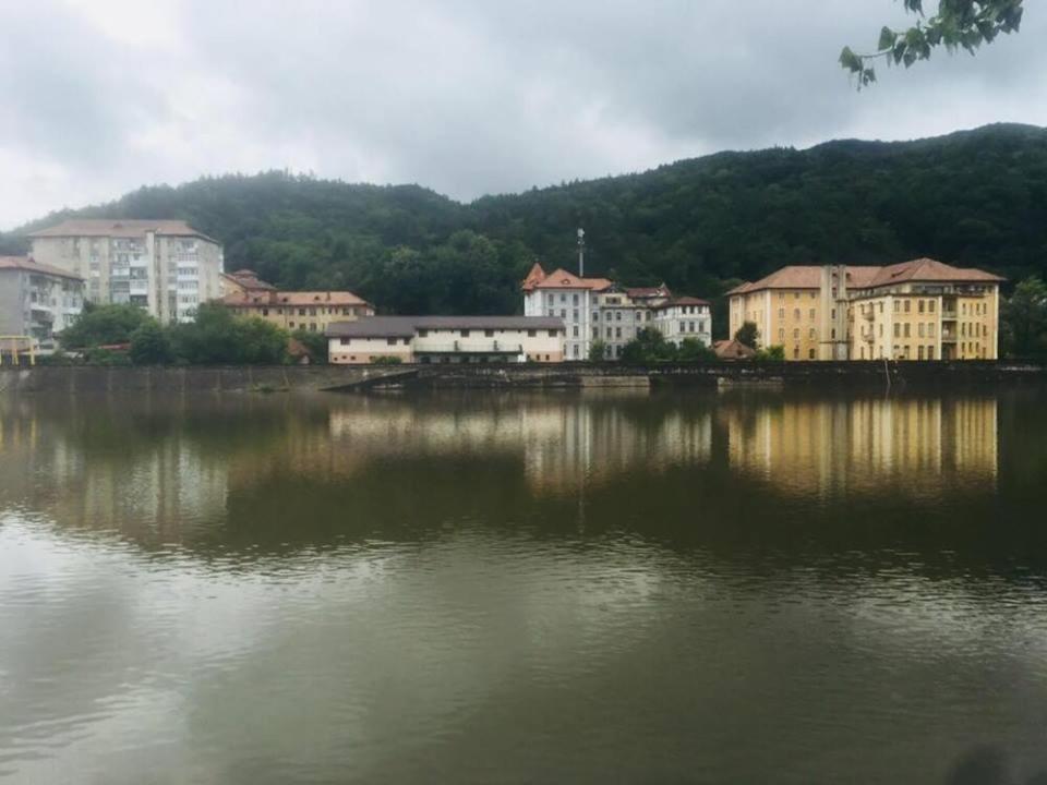 Hotel Ostrov Călimăneşti Exteriör bild
