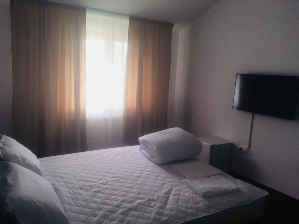 Hotel Ostrov Călimăneşti Exteriör bild