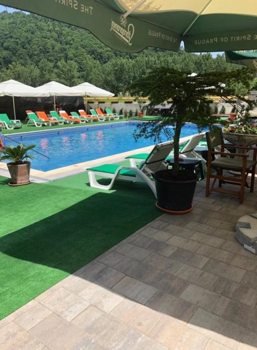 Hotel Ostrov Călimăneşti Exteriör bild