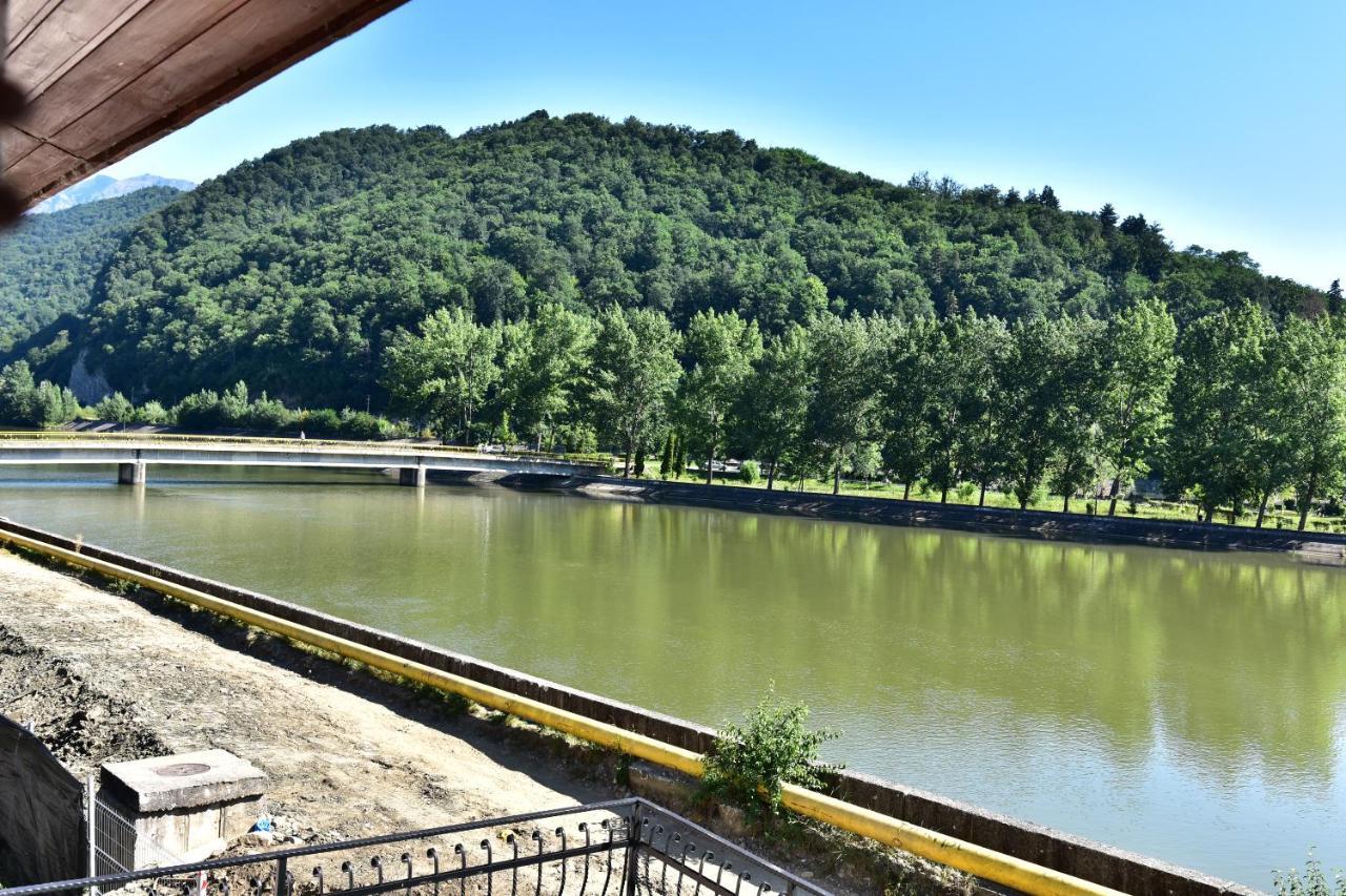 Hotel Ostrov Călimăneşti Exteriör bild